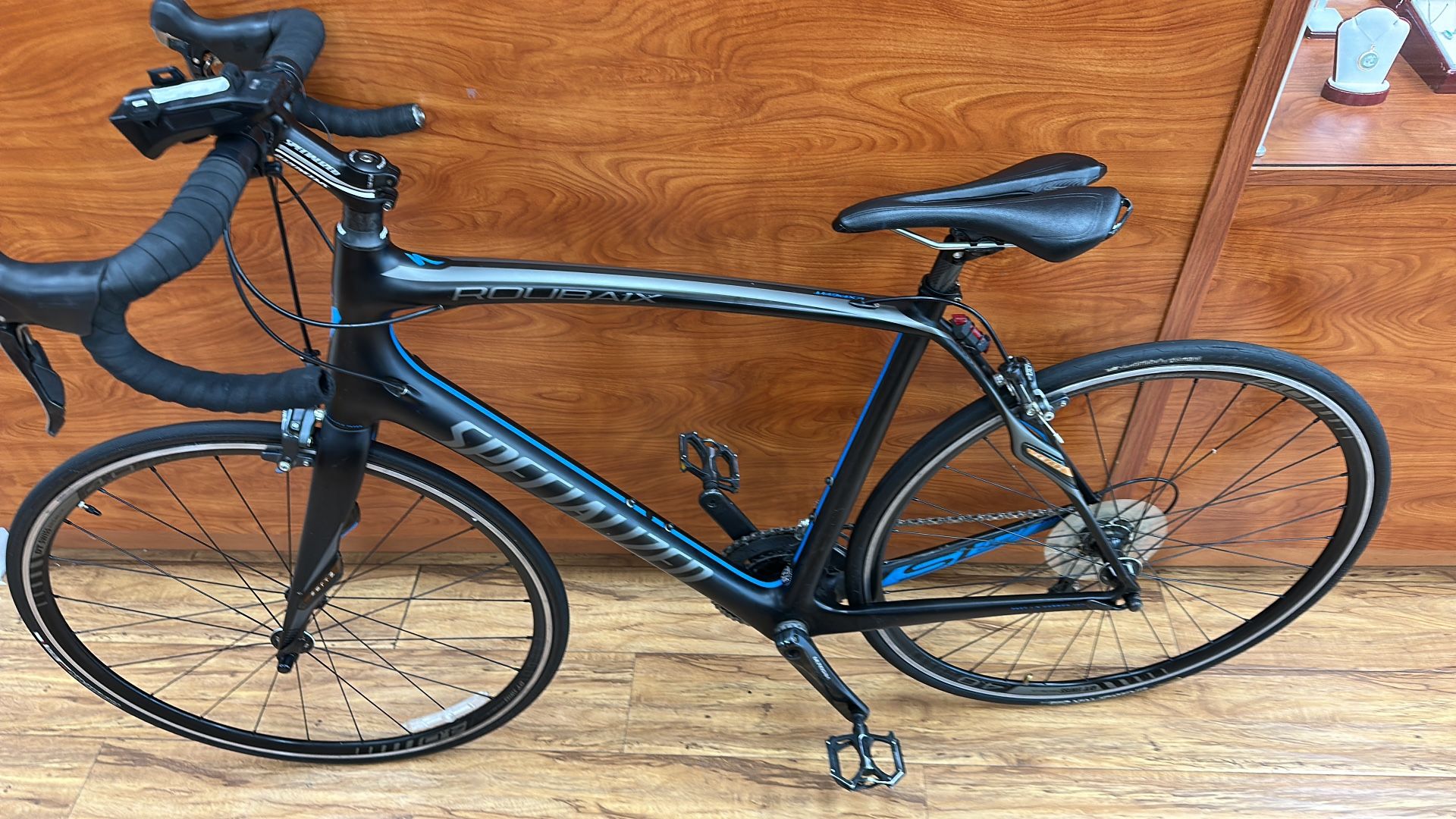 specialized roubaix road bike