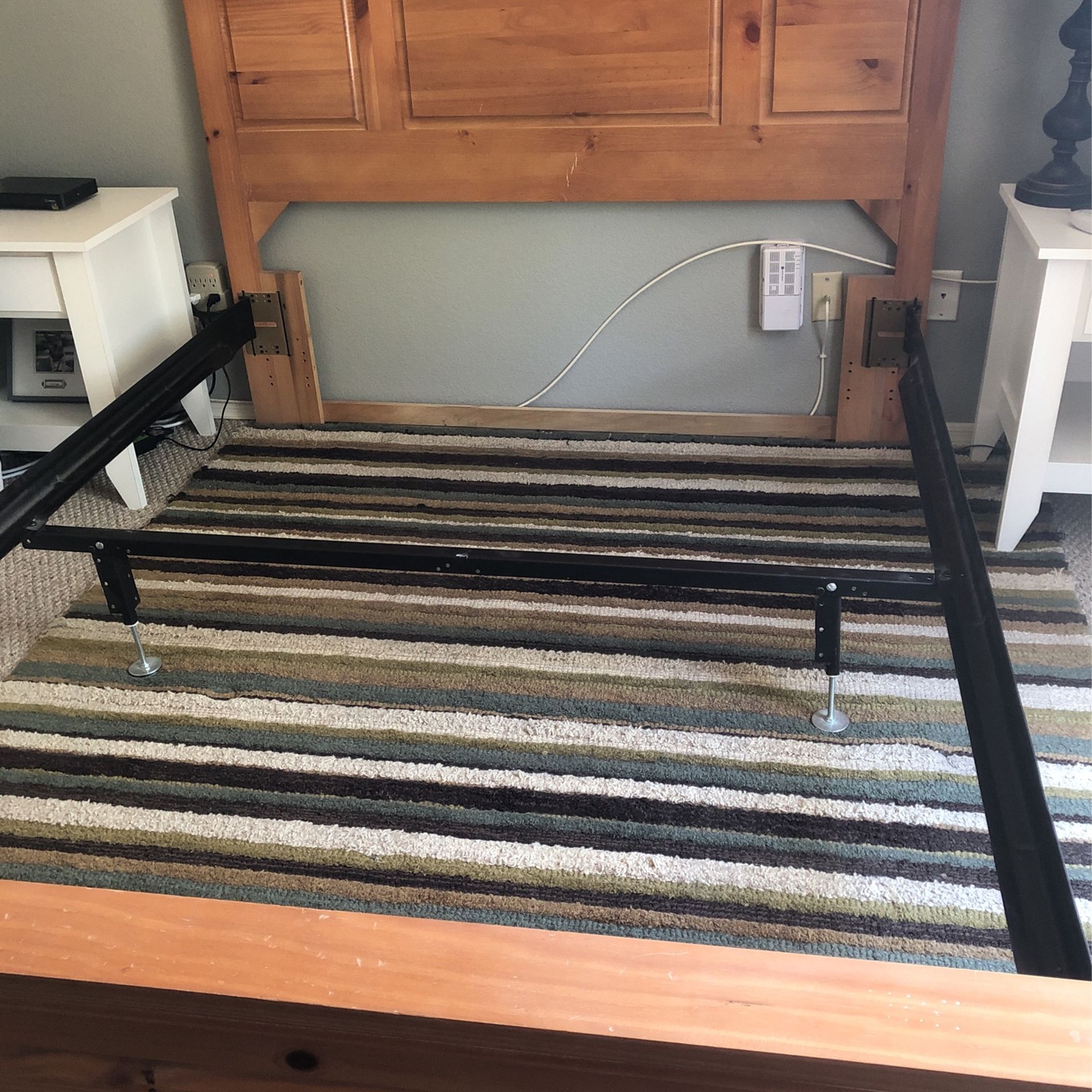 Broyhill Fontana Queen Headboard ,Footboard & Frame for Sale in Cave