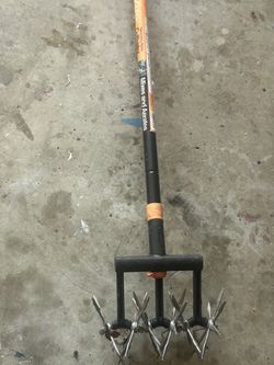 Fiskars 40" Steel Tiller, Long Handle Hand Tiller for Gardening, Garden Tool