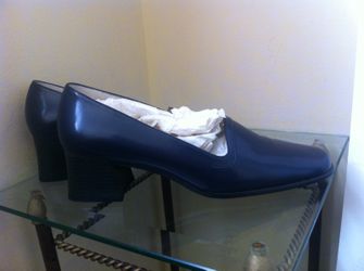 Brand new "I Love Comfort" navy blue size 9m 2"