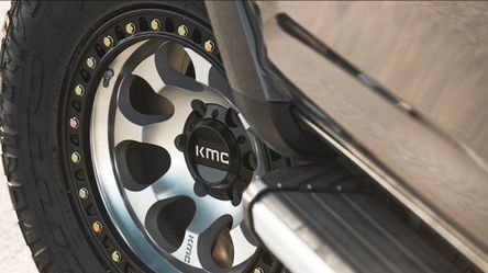 18′′ KMC WHEELS KM550 RIOT SBL MACIHNED W/SATIN BLACK LIP FINISH RIMS