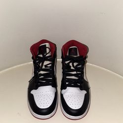 Gym Red Jordan 1 Mid