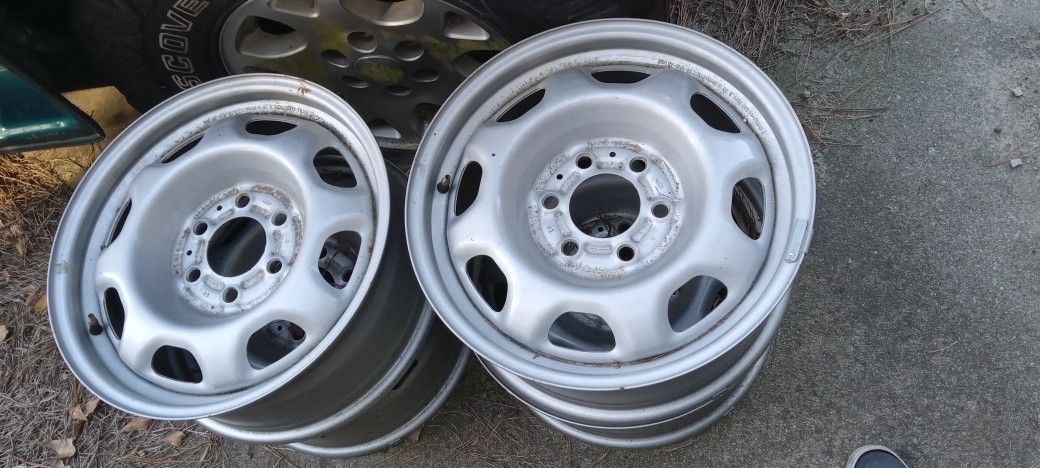 Ford F150 6 Lug Rims (CAN MOUNT AND BALANCE)