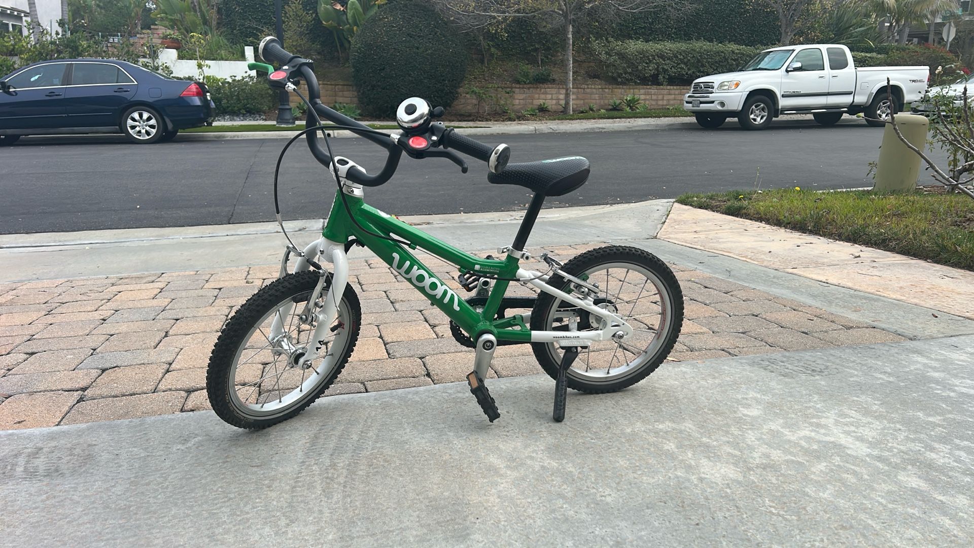 Woom 2 Kids Bike With Freewheel Kit