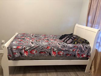 twin beds and twin box springs