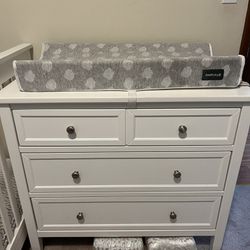 Dresser With Changing Pad