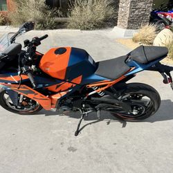2023 KTM 390 RC