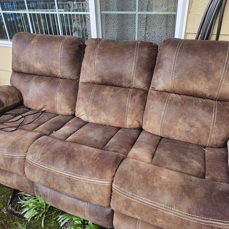 Free Reclining Couch 