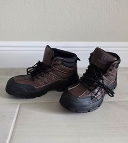 Brand new! Size 8 1/2 Brown Steel Toe Boots for Men slip resistant