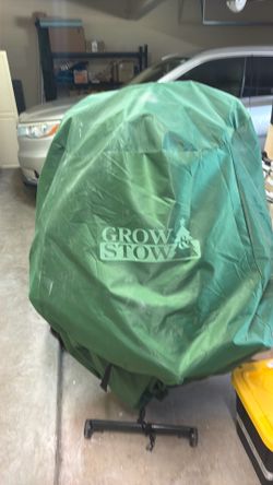 Grow and Stow hydraulic Xmas tree - $20