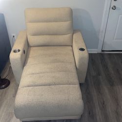 Recliner Chair / W Wireless Charger 