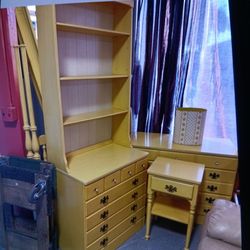 I'm beautiful twin size bed frame and dresser you look good in your daughter room