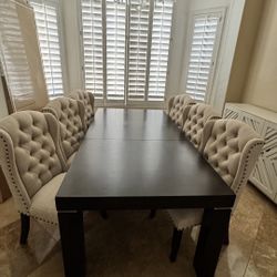 BEAUTIFUL WOODEN DINING TABLE WITH CHAIRS