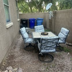 Out Door Tables And Chairs 