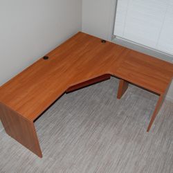 L-Shaped Office Desk With Integrated Pull Out Keyboard Shelf