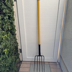 5-Tine Garden Pitch Fork