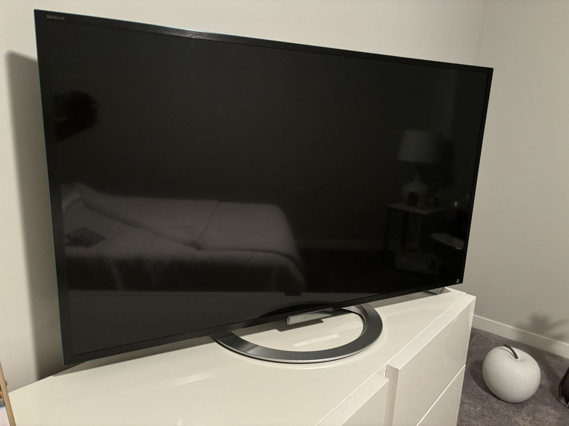 Sony Bravia- Glass 47”