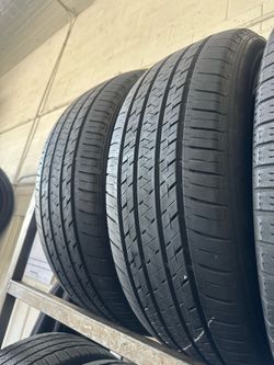 PAIR OF TIRE 285 45 22 BRIDGESTONE 85% LIFE