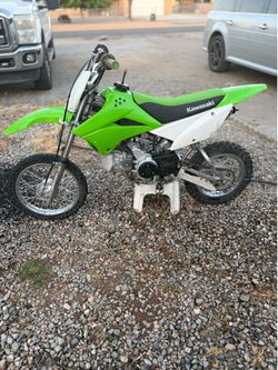 Selling a 110 2017 Kawasaki dirtbike runs great and has yoshinubu exhaust