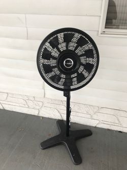 4-speed Oscillating Pedestal Fan & Remote