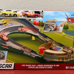 NEW LIGHTING MCQUEEN NASCAR RACE TRACK 