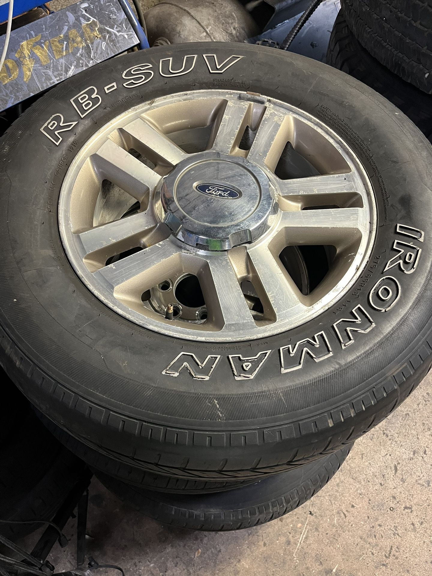 Ford F150 18 Inch Rims With Eddie Bauer/King Ranch, Gold Trim.