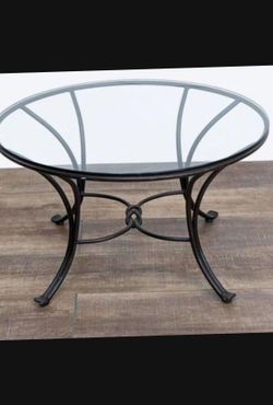WROUGHT IRON - ROUND GLASS TOP COFFEE/ SIDE TABLE 22"×20"