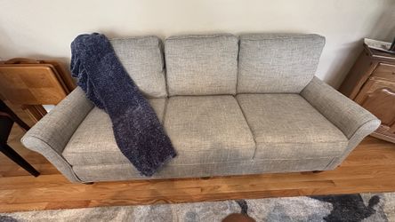 Bassett Furniture Memory Foam Sofa – Excellent Condition