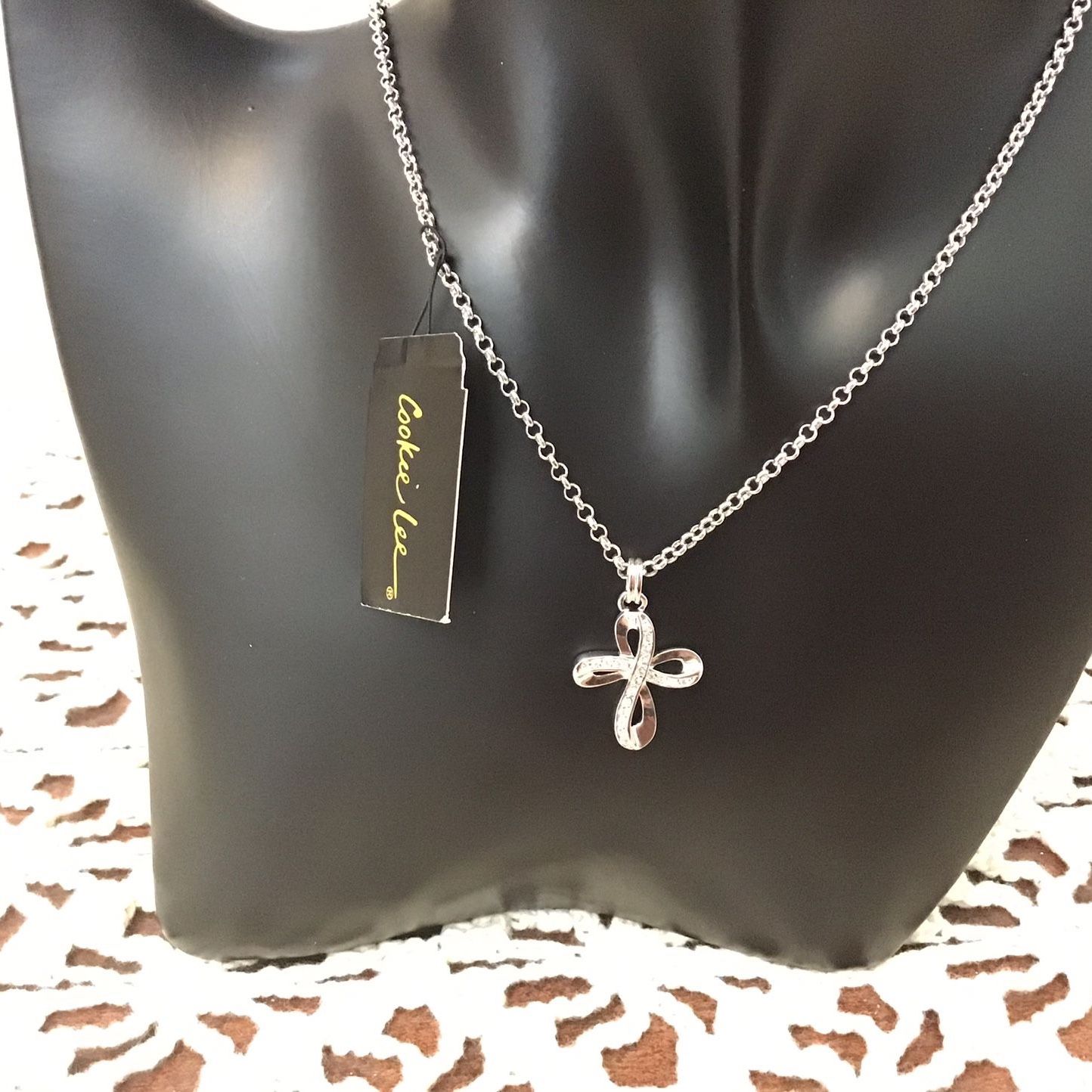 NWT Vintage Cookie Lee Silver Tone Genuine Cubic Zirconia Cross