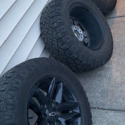 Chevrolet Silverado stock wheels and MT tires