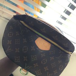 A Paris Louis Vuitton Designers Luxury Waist Bag Cross Body Handbag Famous  Bumbag Fashion Shoulder Bag Brown Bumbag Fanny Pack. for Sale in Fort  Lauderdale, FL - OfferUp