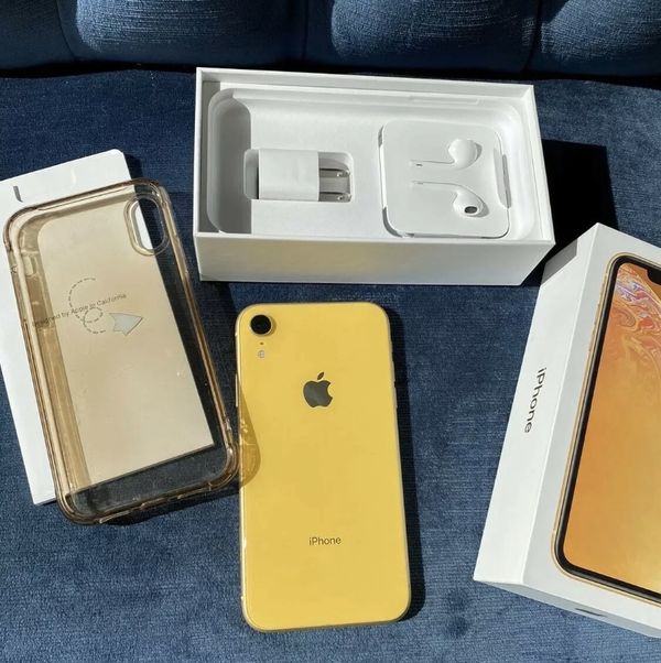 Iphone xr unlocked 256gb Yellow Used for Sale in El Dorado Hills, CA