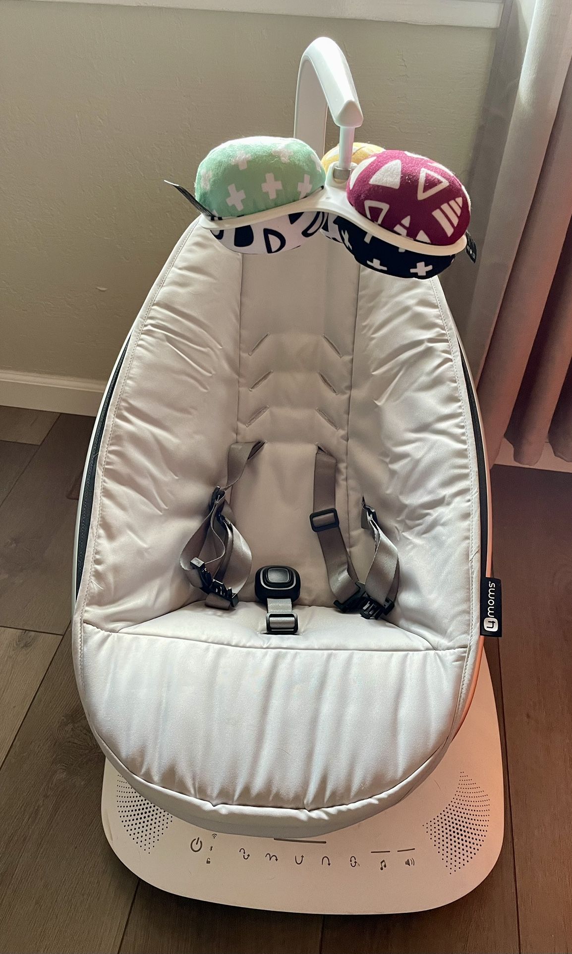 MamaRoo multi-motion baby swing
