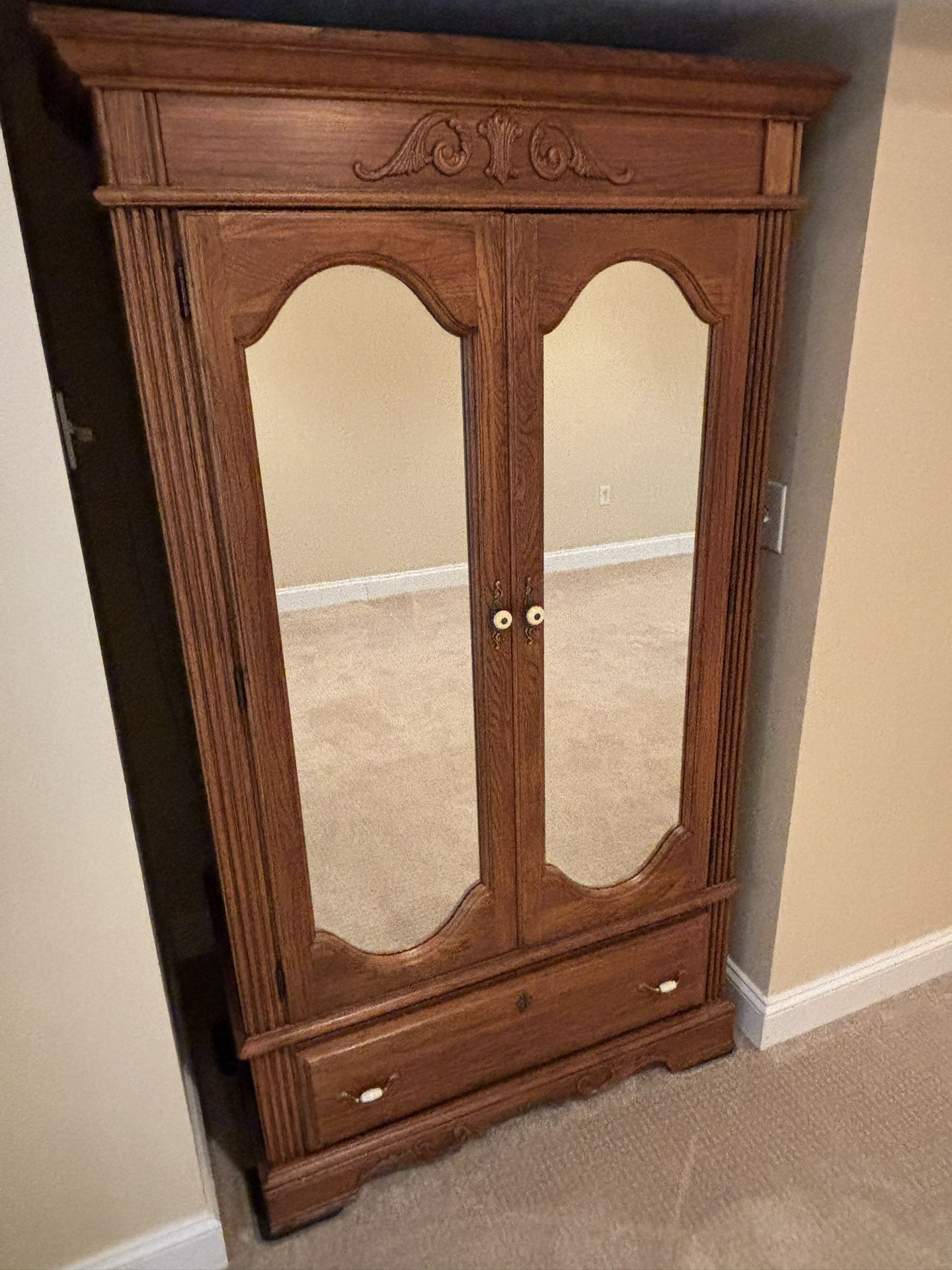 Armoire/ TV Cabinet