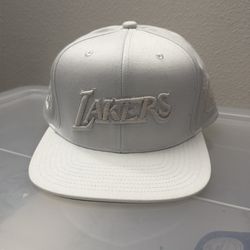 UV color changing SnapBack hat - Mitchell and ness nba lakers Los Angeles LeBron Kobe championship new era 47 brand