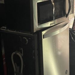 Dish Washer And Microwave 