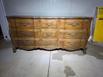 Thomasville 9 drawer dresser