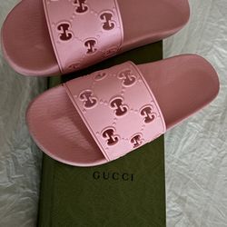 pink gucci slides 