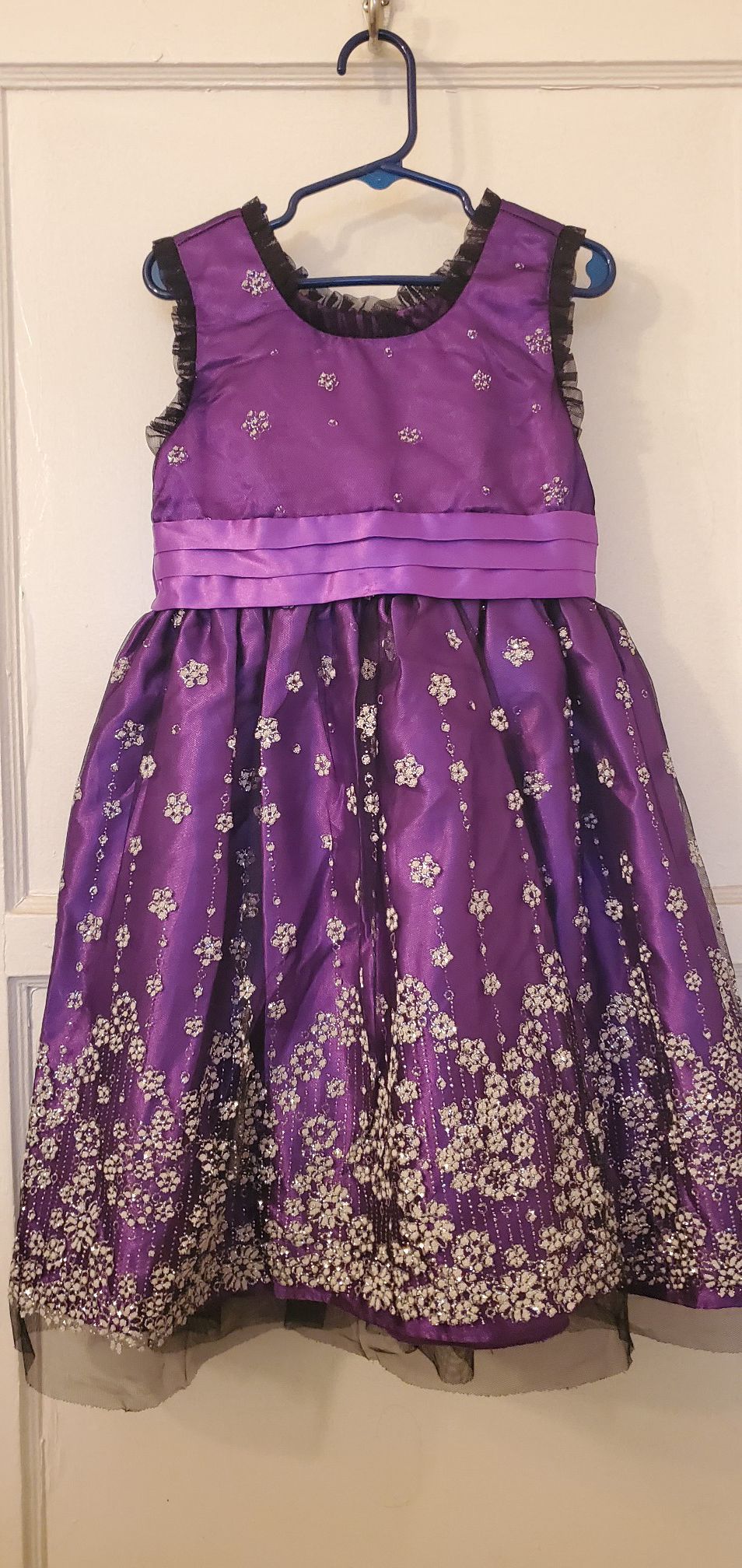 Purple dress with sparkle flowers size 6