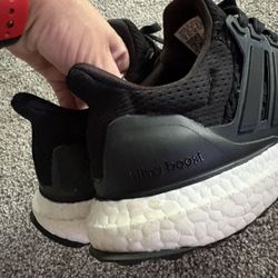 Women’s Size 8 Adidas Ultraboost