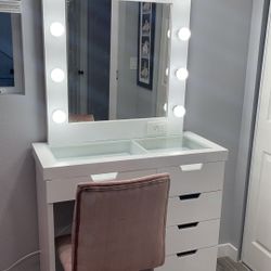 Hollywood Makeup Vanity 