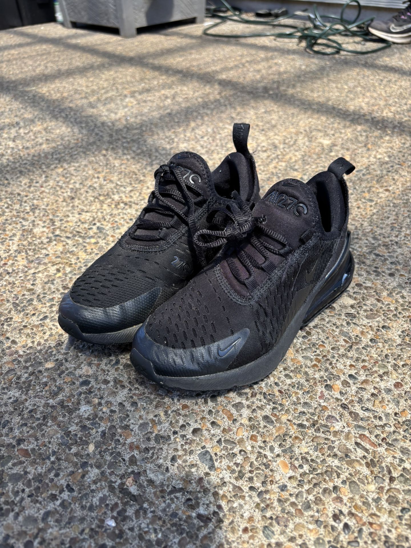 Black Nike Air270