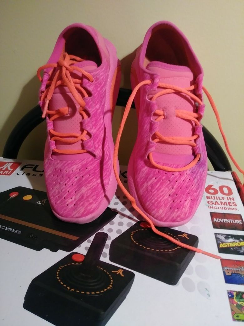 Used girls sneakers