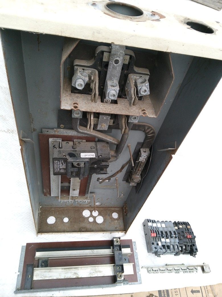 Zinsco 200 Amp Breaker Box with 10 Breakers and Extra Buss Bar