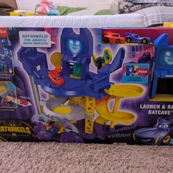 Fisher-Price Batwheels Launch & Race Batcave