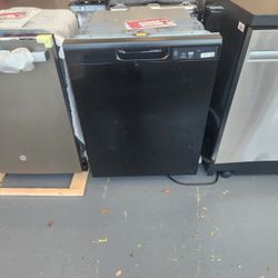 Amazing GE 24 inch Front Control Black Stainless Dishwasher GDF450PGRBB
