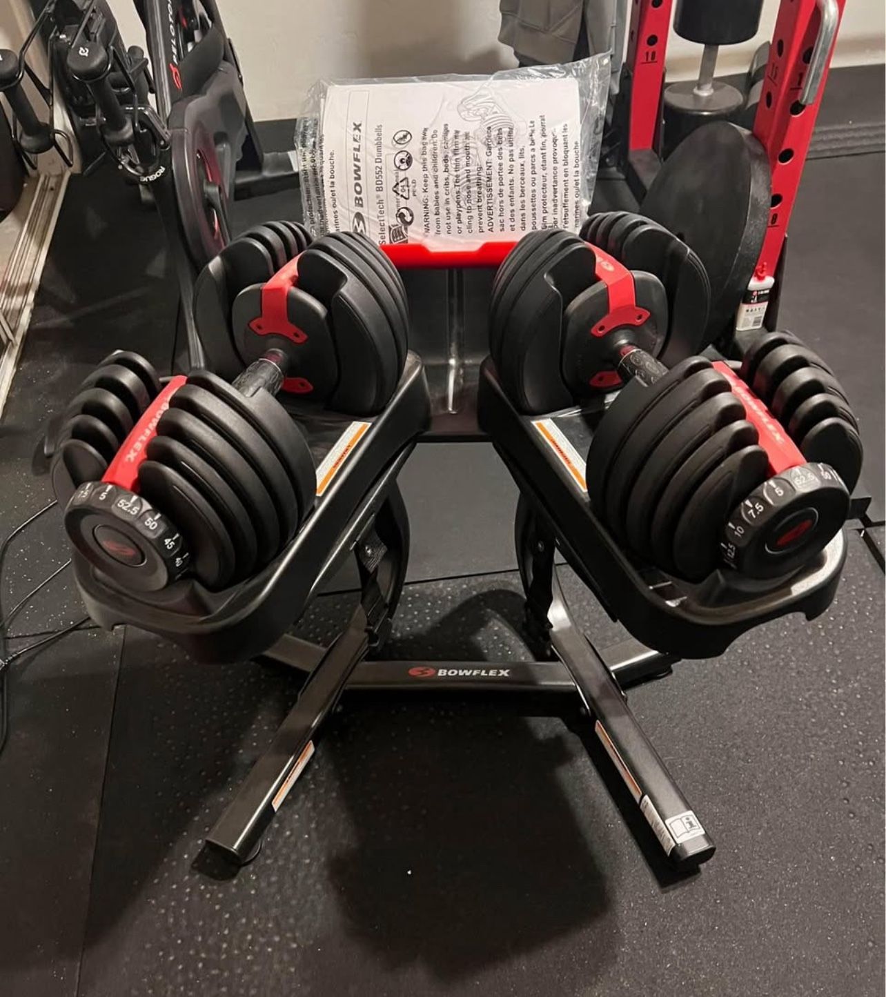 Bowflex Selecttech 552 Adjustable Dumbbells and stand