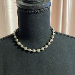 🌸Vintage Floral Beaded Silver toned choker necklace 🌸