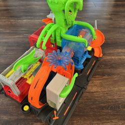 Hot Wheels City Ultimate Octo Car Wash playset