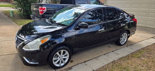 2016 nissan versa black